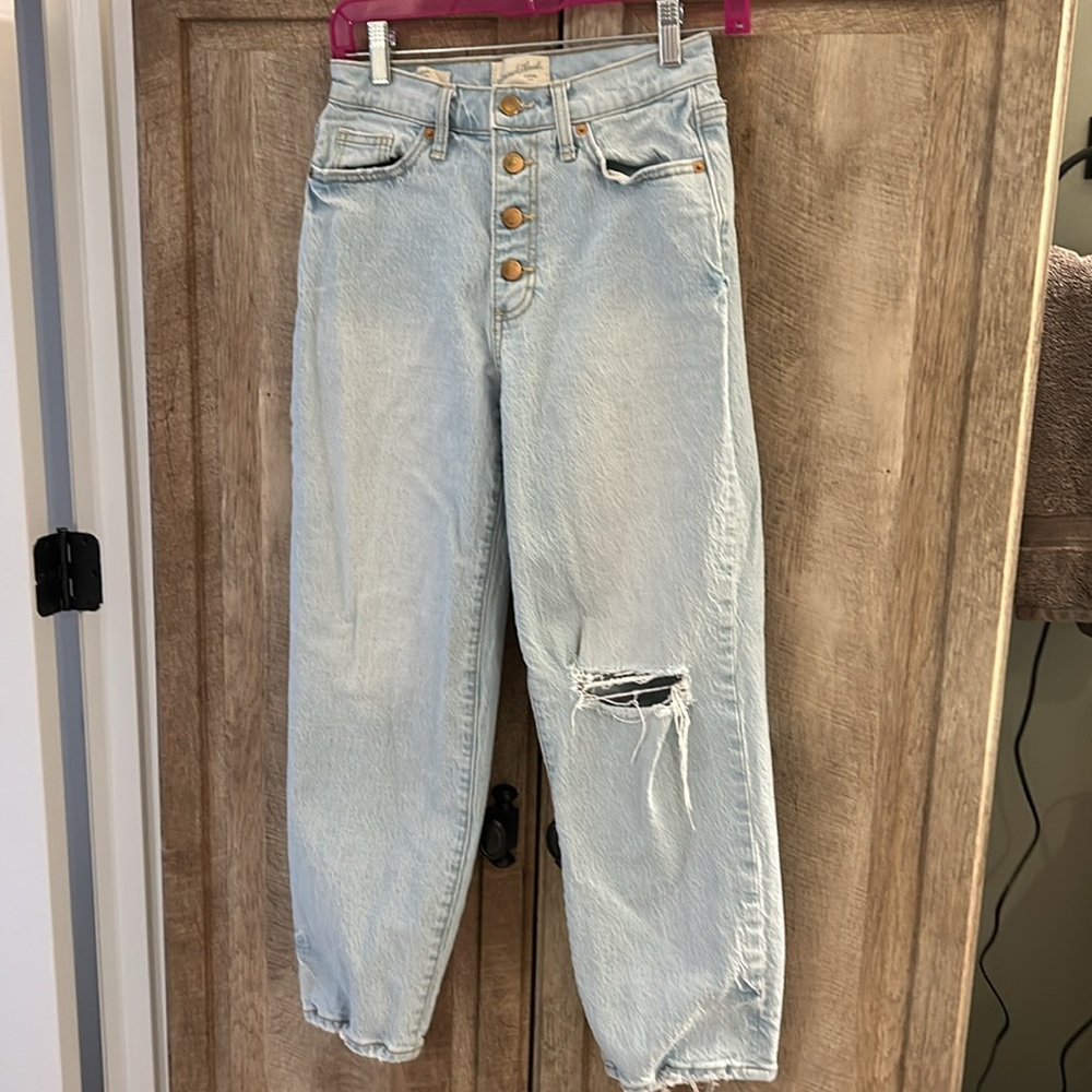 Universal Thread 2/26R vintage straight light jeans frayed hem distressed